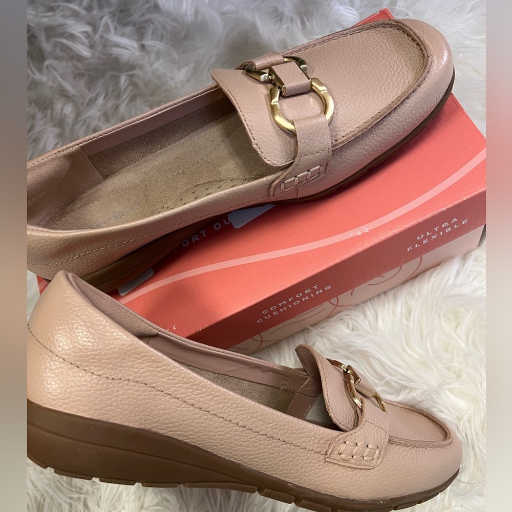 NIB Easy Spirit Womens Loafers